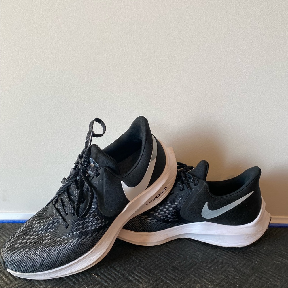 Nike Women’s Zoom Winflo 6 Running Sneakers